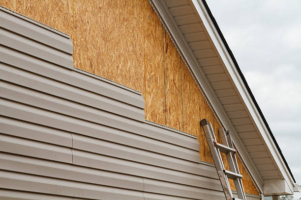 Professional Siding Replacement technician working in Wood Dale, IL